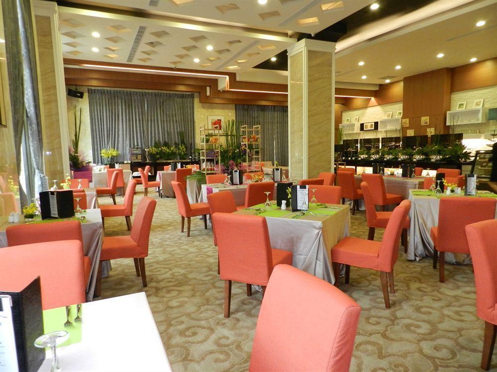 Royal Chiayi Hotel Kültér fotó