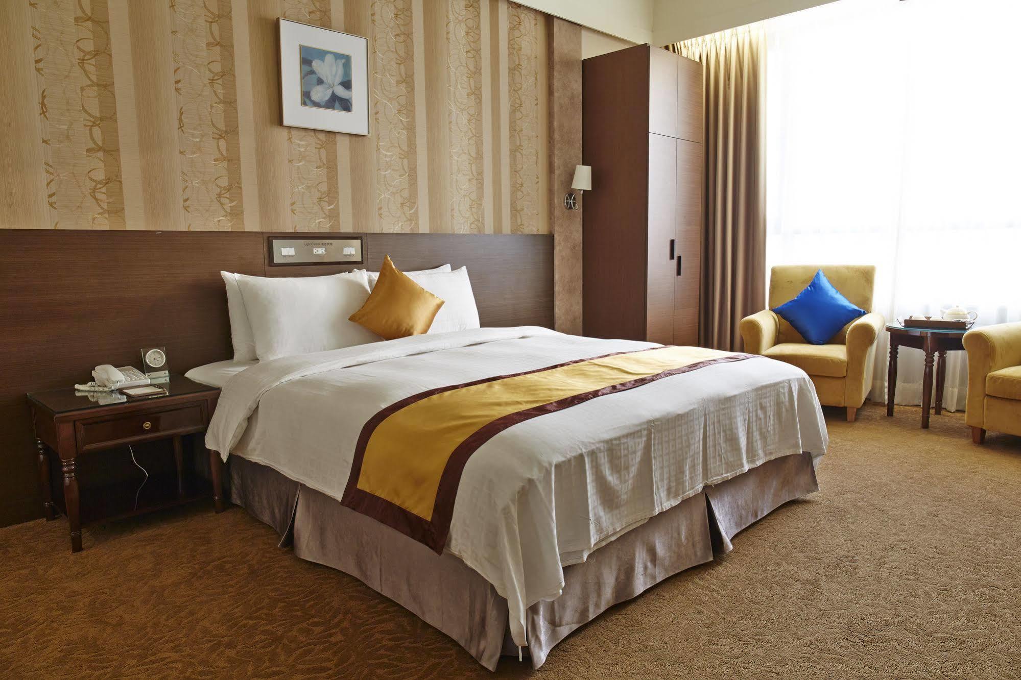 Royal Chiayi Hotel Kültér fotó