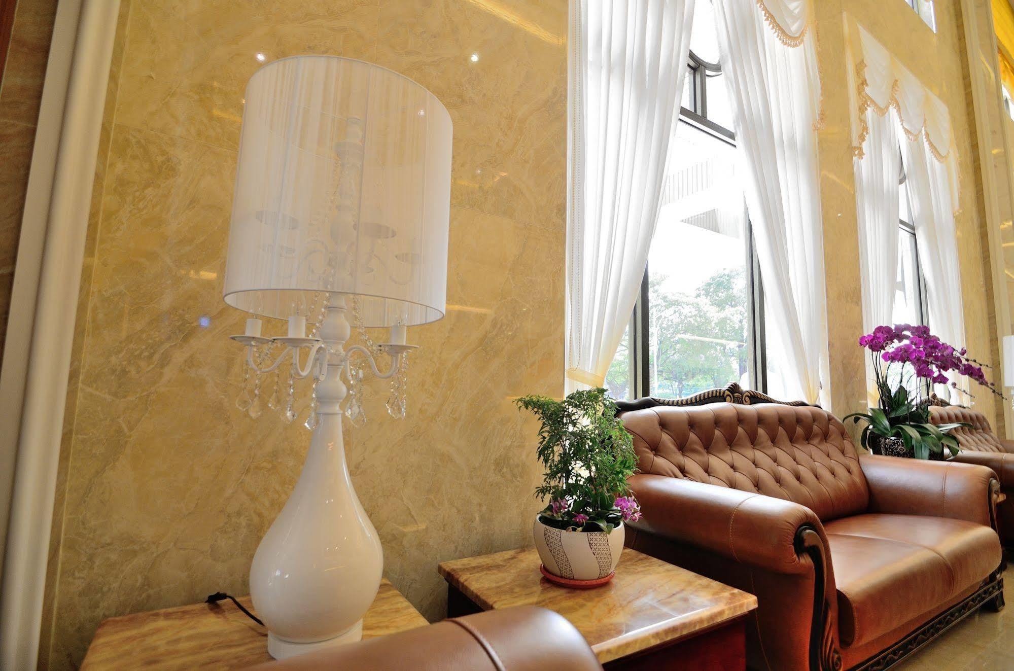 Royal Chiayi Hotel Kültér fotó